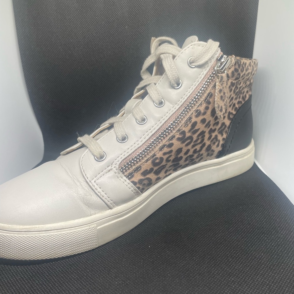 Dolce  Vita Leopard Print High-Top Sneakers Womens‎ size 7.5